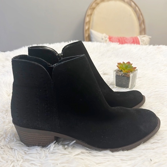 NEW Kenzie Gazelle Chukka black suede Low heel ankle bootie women size 6.5 - Picture 5 of 10